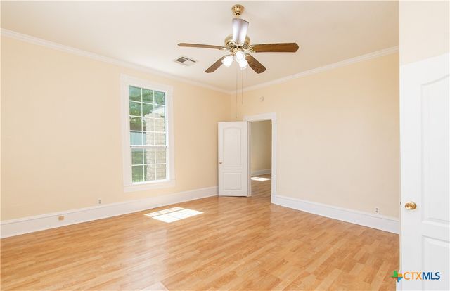 211 W Mesquite Avenue, Rogers, TX 76569