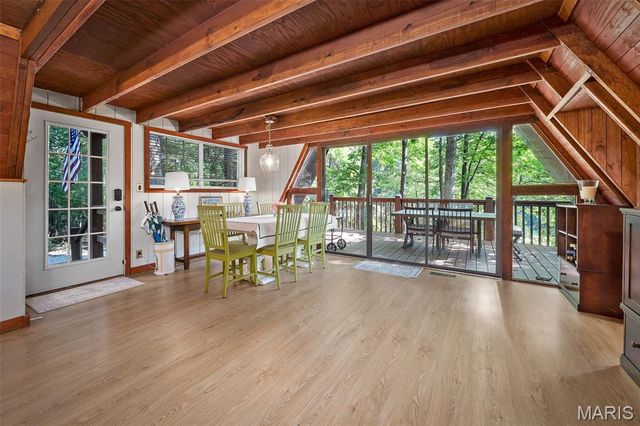 411 Cervina Beach Drive, Innsbrook, MO 63390