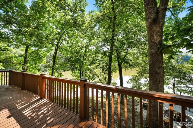 411 Cervina Beach Drive, Innsbrook, MO 63390