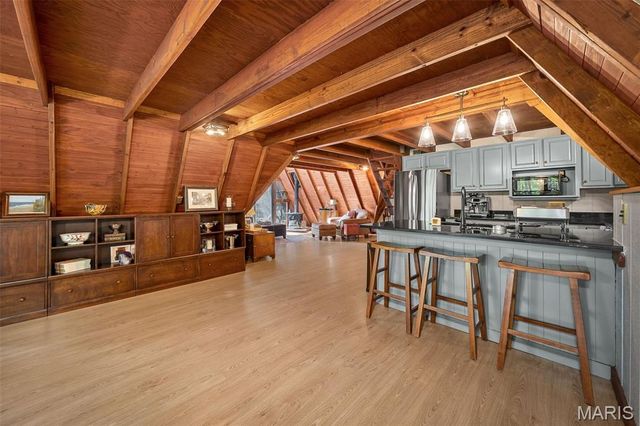 411 Cervina Beach Drive, Innsbrook, MO 63390