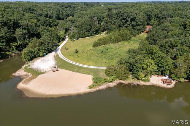 411 Cervina Beach Drive, Innsbrook, MO 63390