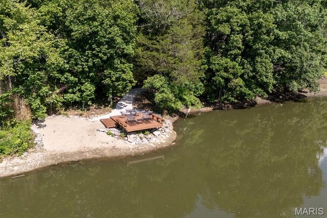 411 Cervina Beach Drive, Innsbrook, MO 63390