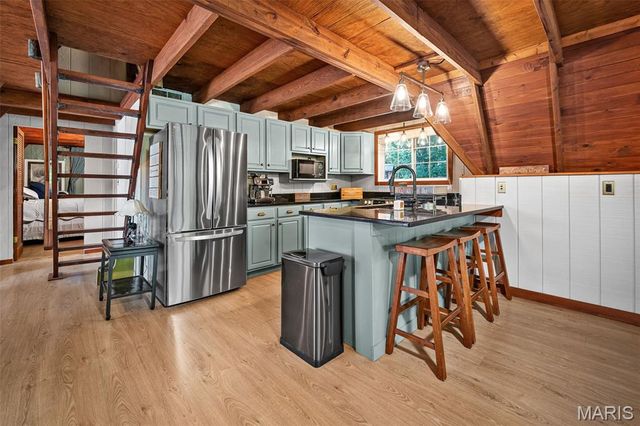 411 Cervina Beach Drive, Innsbrook, MO 63390