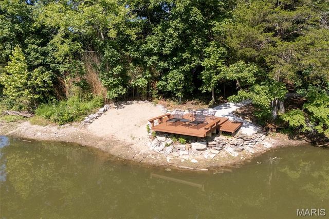411 Cervina Beach Drive, Innsbrook, MO 63390