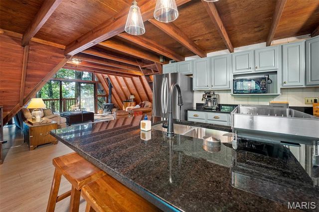 411 Cervina Beach Drive, Innsbrook, MO 63390