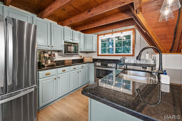 411 Cervina Beach Drive, Innsbrook, MO 63390