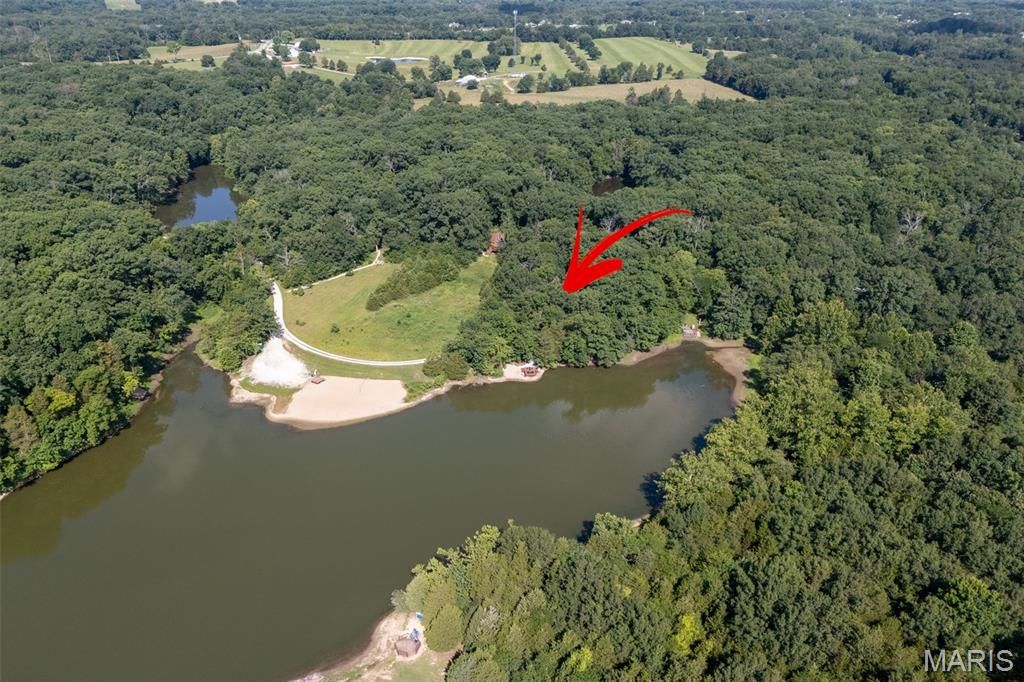 411 Cervina Beach Drive, Innsbrook, MO 63390