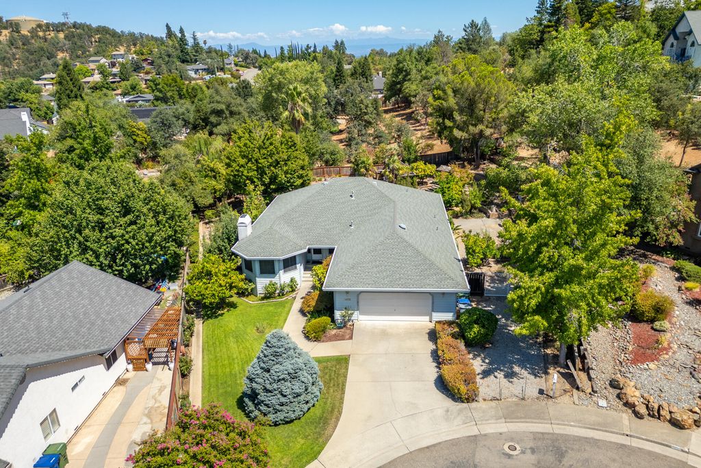 1475 Gladstone Court, Redding, CA 96001