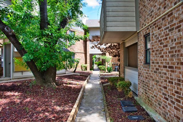 2500 Burleson RD 701, Austin, TX 78741