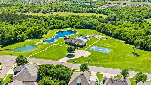 2900 Gold Finch Drive, Edmond, OK 73012