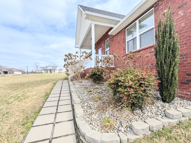 172 Hayden Drake Ln, Lafayette, TN 37083