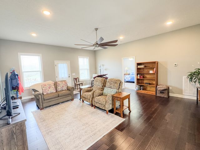 172 Hayden Drake Ln, Lafayette, TN 37083