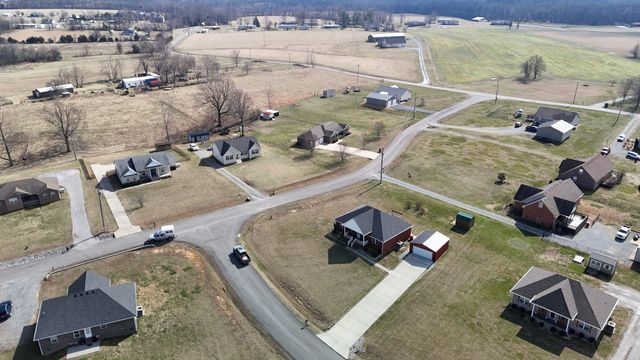 172 Hayden Drake Ln, Lafayette, TN 37083