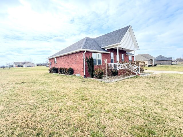 172 Hayden Drake Ln, Lafayette, TN 37083