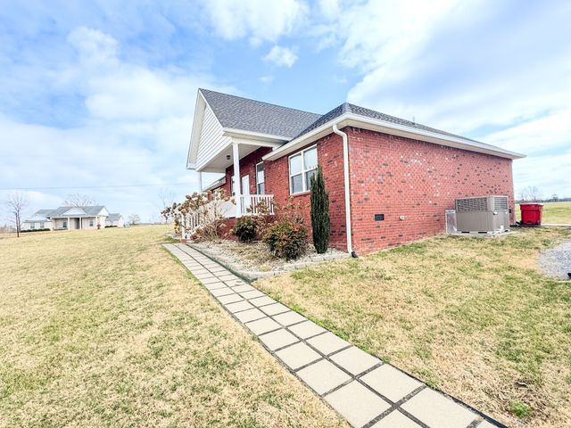 172 Hayden Drake Ln, Lafayette, TN 37083