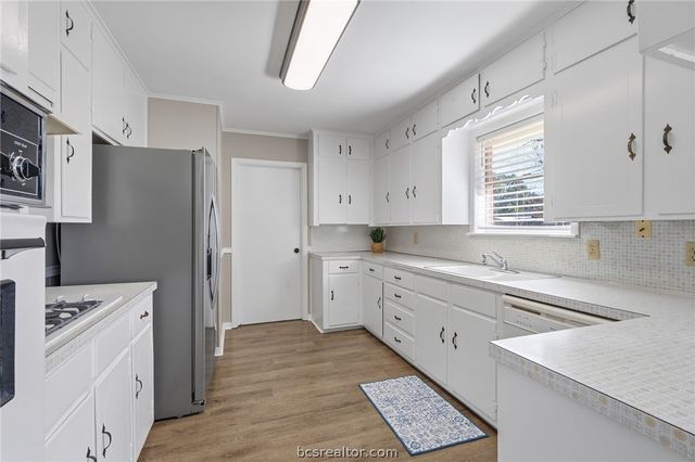 1402 Skrivanek, College Station, TX 77840