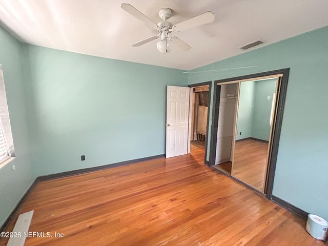 4242 PINEWOOD Avenue, Jacksonville, FL 32207