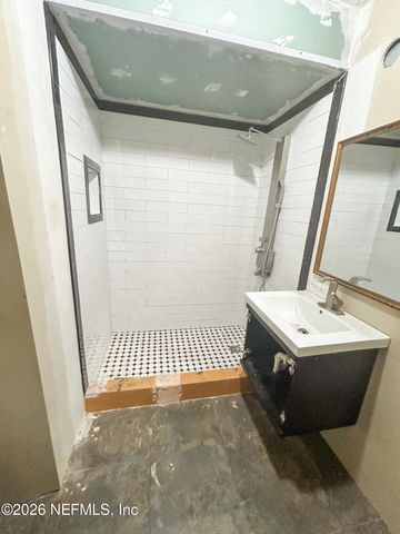 4242 PINEWOOD Avenue, Jacksonville, FL 32207