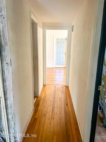 4242 PINEWOOD Avenue, Jacksonville, FL 32207