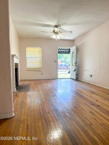 4242 PINEWOOD Avenue, Jacksonville, FL 32207