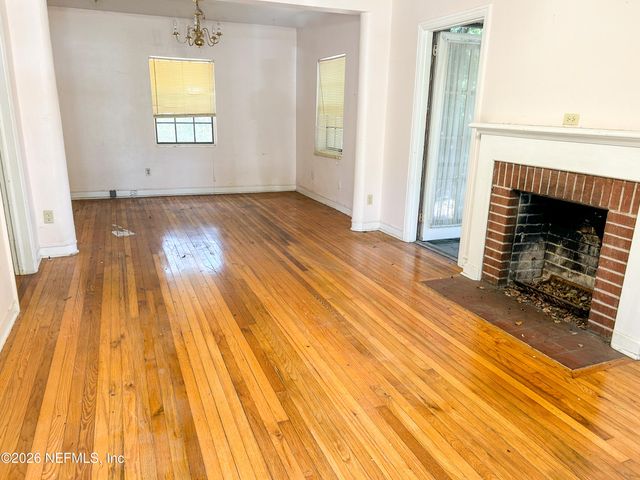 4242 PINEWOOD Avenue, Jacksonville, FL 32207