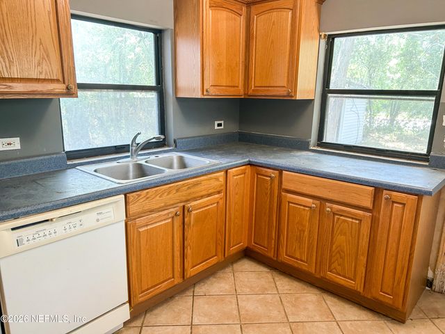 4242 PINEWOOD Avenue, Jacksonville, FL 32207