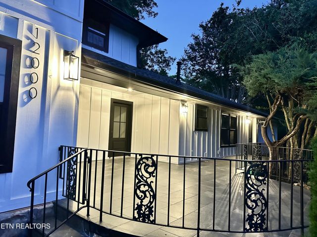 12000 S Fox Den Drive, Knoxville, TN 37934