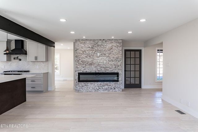 12000 S Fox Den Drive, Knoxville, TN 37934