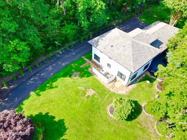 12000 S Fox Den Drive, Knoxville, TN 37934