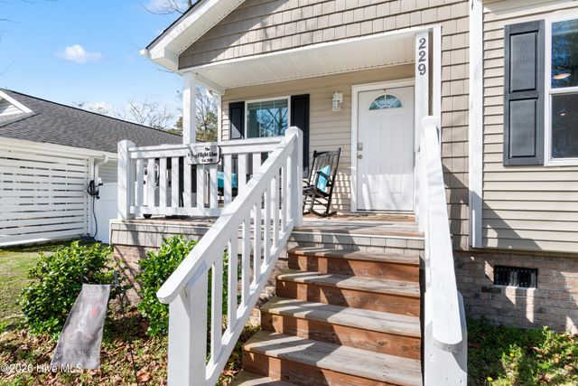 229 NE 75th Street, Oak Island, NC 28465