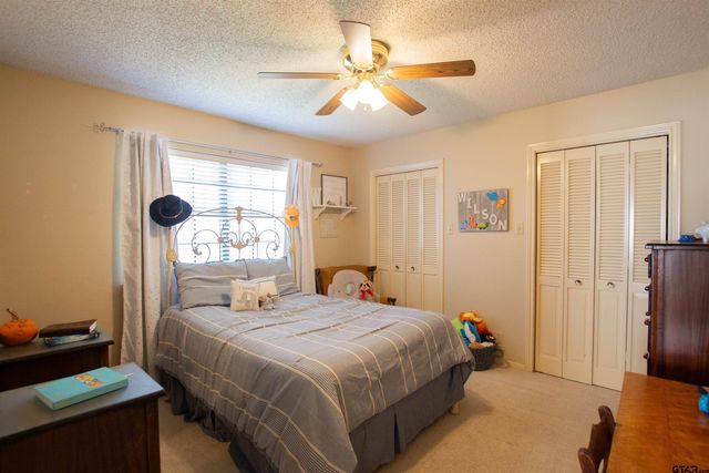 6001 Huntington Dr, Tyler, TX 75703