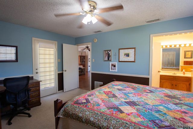 6001 Huntington Dr, Tyler, TX 75703