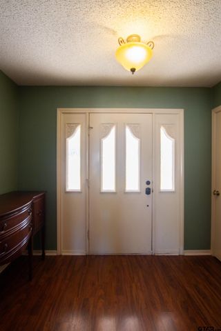 6001 Huntington Dr, Tyler, TX 75703