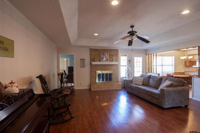 6001 Huntington Dr, Tyler, TX 75703