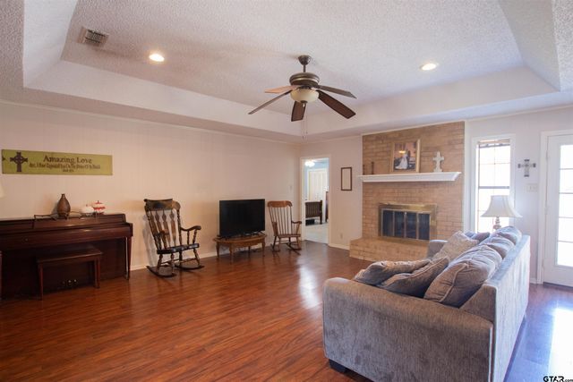 6001 Huntington Dr, Tyler, TX 75703