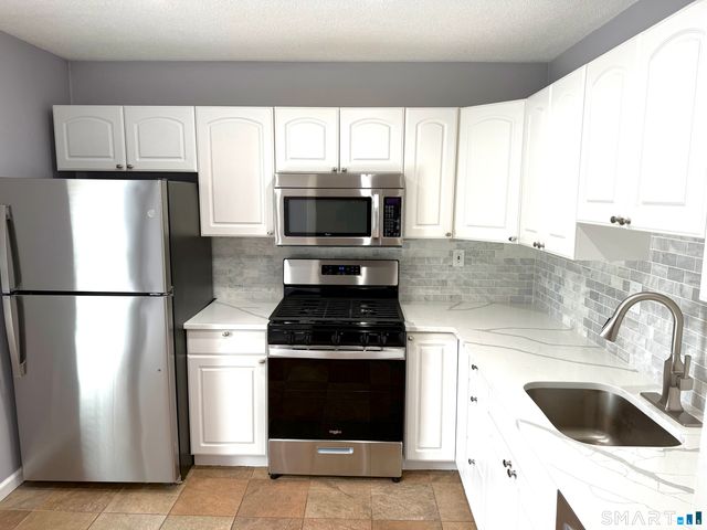 9 Watch Hill Circle 9, Cromwell, CT 06416