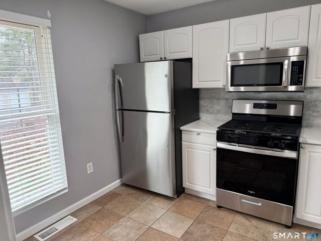 9 Watch Hill Circle 9, Cromwell, CT 06416