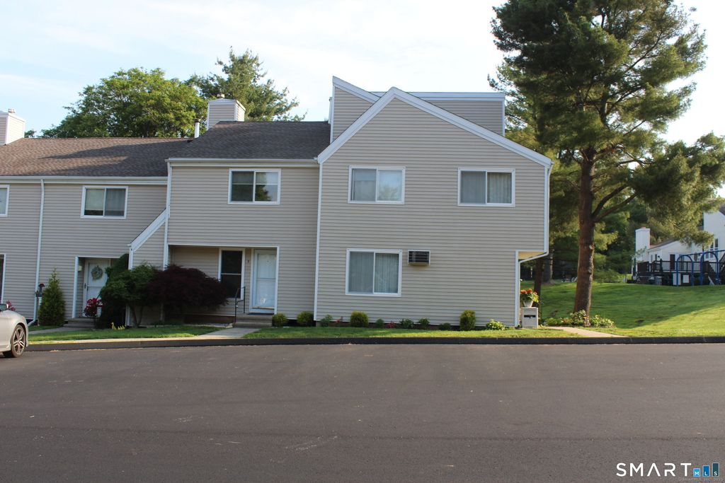 9 Watch Hill Circle 9, Cromwell, CT 06416