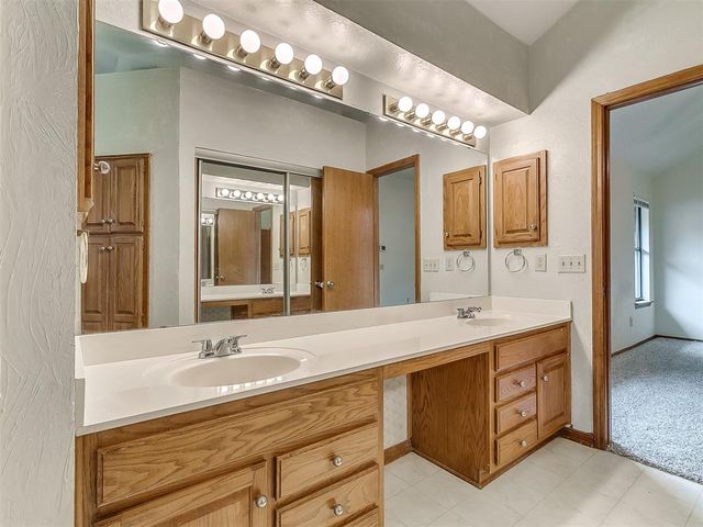 1713 Yosemite Place, Edmond, OK 73003