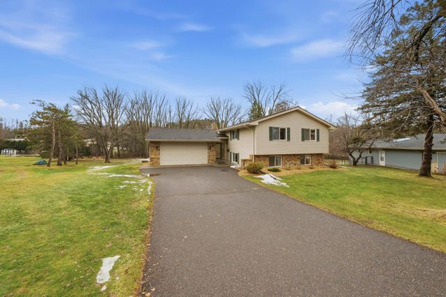 811 Everett Drive, Stillwater, MN 55082