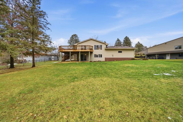 811 Everett Drive, Stillwater, MN 55082