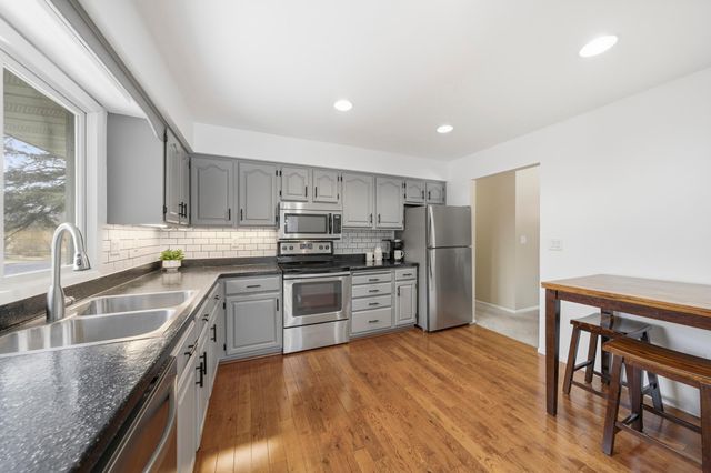 811 Everett Drive, Stillwater, MN 55082