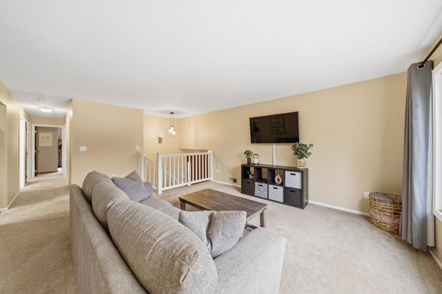 811 Everett Drive, Stillwater, MN 55082