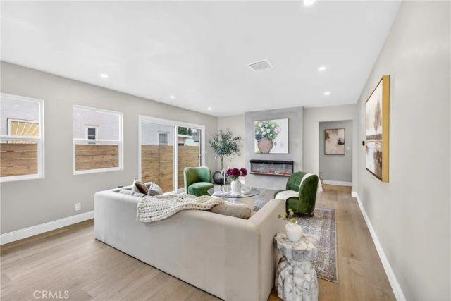 1744 S Genesee, Los Angeles, CA 90019