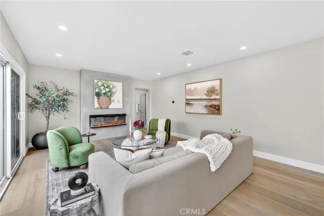 1744 S Genesee, Los Angeles, CA 90019