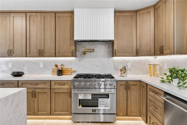 1744 S Genesee, Los Angeles, CA 90019