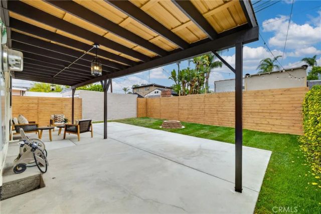 1744 S Genesee, Los Angeles, CA 90019
