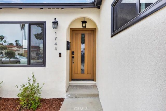 1744 S Genesee, Los Angeles, CA 90019