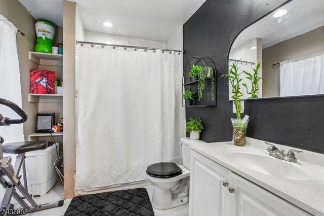 268 Halsted St, East Orange City, NJ 07018