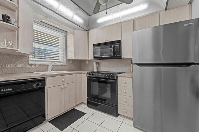 1169 Hillsboro Mile 111 111, Hillsboro Beach, FL 33062